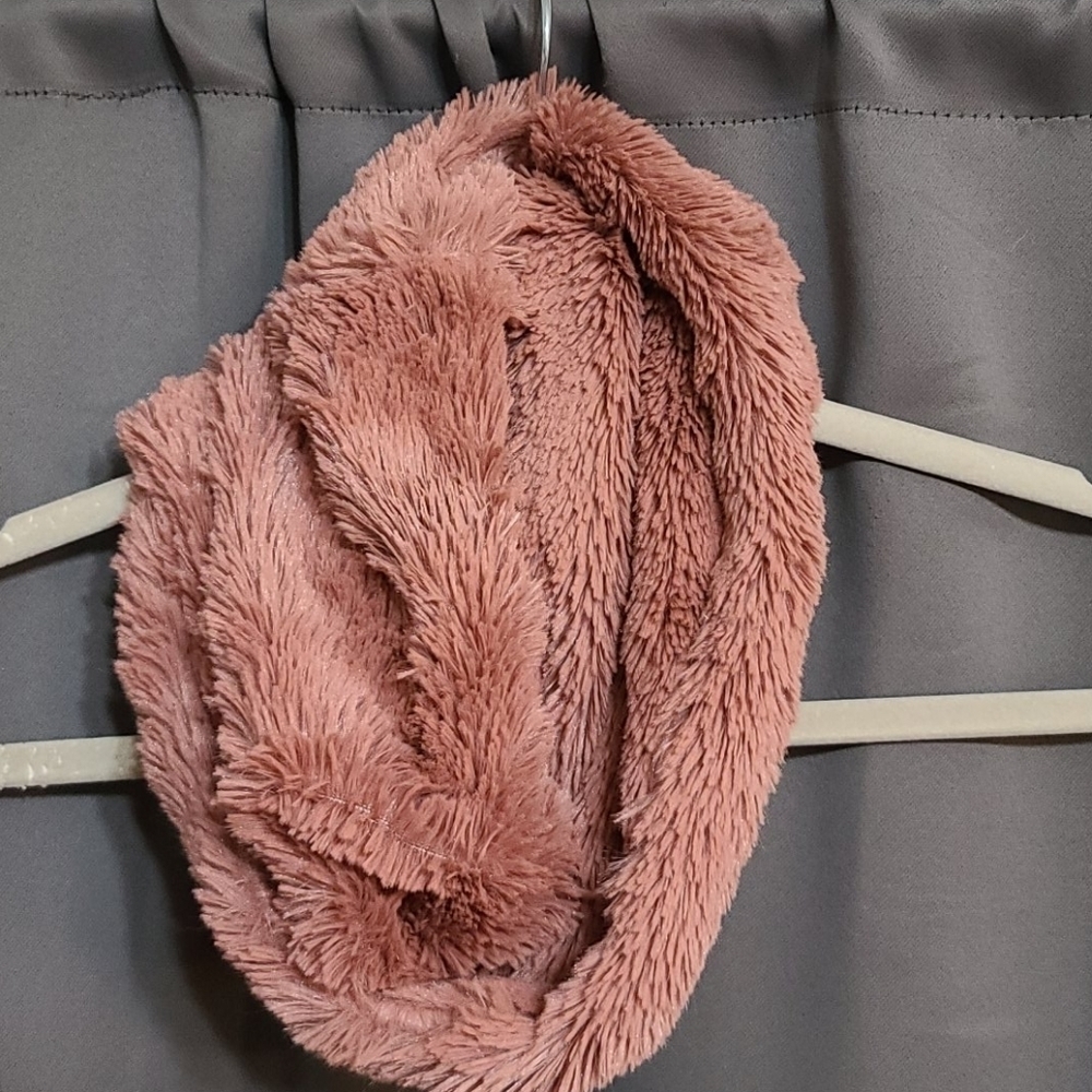 Charlotte Russe Neck Scarf/Muff Soft Furry Dusty Rose Mauve